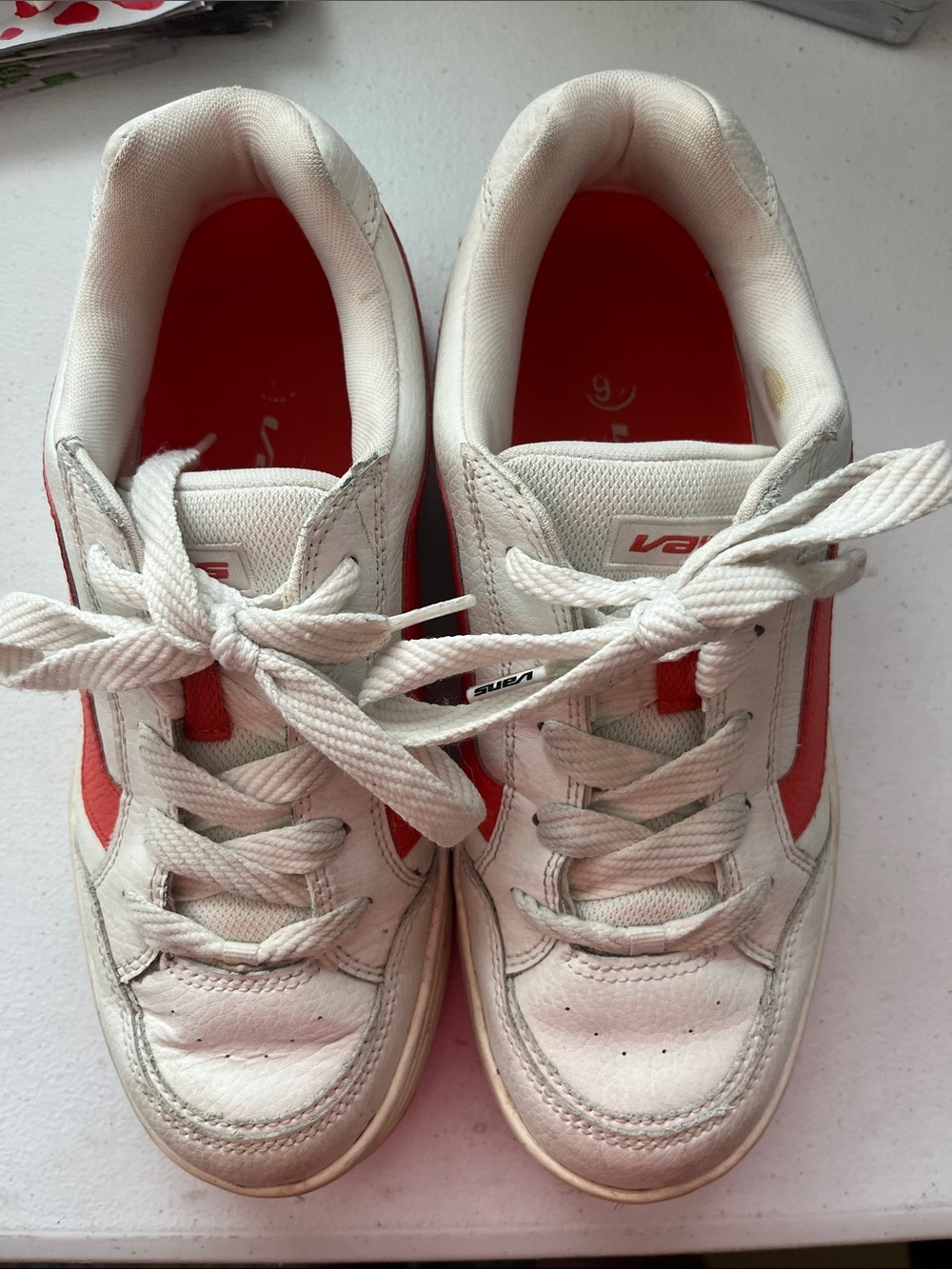 Vans women’s White and orange Low-Top Sneakers